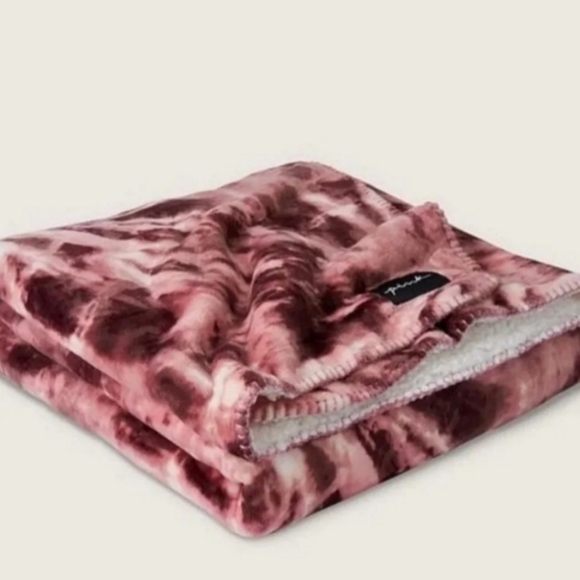 PINK Victoria's Secret Bedding Nwt Pink Victorias Secret Sherpa